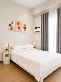 Verdon Parc Penthouse 2BR with 2 balconies Pool, seaview, amenities and Davao city view - 3