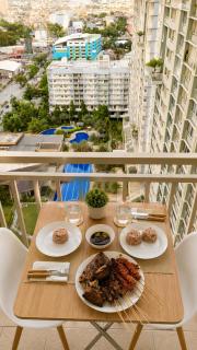 Verdon Parc Penthouse 2BR with 2 balconies Pool, seaview, amenities and Davao city view - 2
