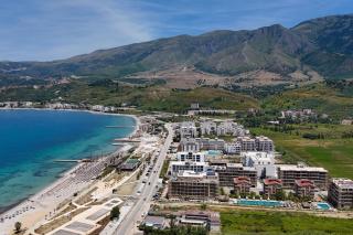 Majestic View Apartment Palm - Happy Rentals - 5