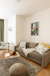 Spacious and Relaxed 2BR Ap for Friends and Families - 9
