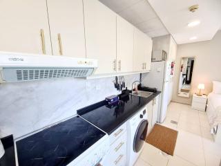 SUNRISE HOMES - Near JBR Walk & Beach - Lovely Studio - 5