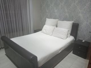 Luxurious 4-Bedroom House Rental with Pool Access in Ngaka Modiri Molema - 0