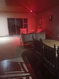 Luxurious 4-Bedroom House Rental with Pool Access in Ngaka Modiri Molema - 7