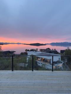 NEW! Exclusive home, 4 bedrooms, unbeatable view - 9