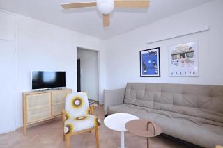 Jasne Studio z Balkonem w Centrum, Blisko Plaży by Noclegi Renters - 5