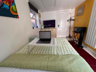 Private Guest Suite in Bletchley, Milton Keynes - 8