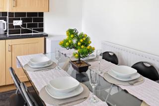 Stylish 3-Bed House Near Birmingham City Centre - 7