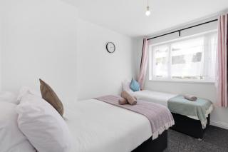 Stylish 3-Bed House Near Birmingham City Centre - 4
