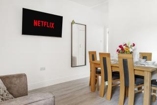 Revolution House | Spacious Stay for Teams - 4