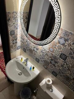 Phoenix Pyramids Inn - 2