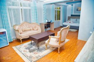 Saffron Inn Luxury Hotel - 4