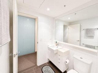 Compact Stay with Balcony, Rooftop & Gym - 8