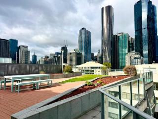 Compact Stay with Balcony, Rooftop & Gym - 5