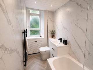 8 Bed, Sleeps 10, Free Parking, Near City Centre - 8
