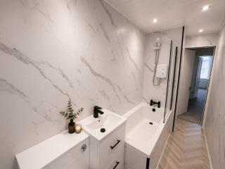 8 Bed, Sleeps 10, Free Parking, Near City Centre - 5