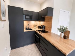 8 Bed, Sleeps 10, Free Parking, Near City Centre - 4