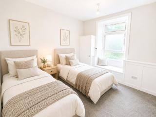 8 Bed, Sleeps 10, Free Parking, Near City Centre - 3