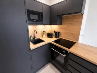 8 Bed, Sleeps 10, Free Parking, Near City Centre - 2