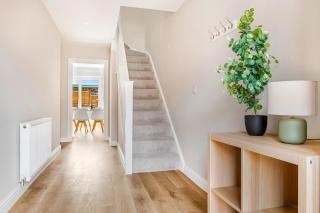 Stylish New 4BR Home-Free Parking-Sleeps 8 - 7
