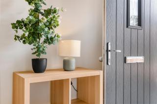 Stylish New 4BR Home-Free Parking-Sleeps 8 - 6