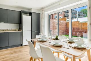 Stylish New 4BR Home-Free Parking-Sleeps 8 - 3