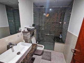Goldcrest Alfatah Mall - Luxury Apartments by Alvis suite - 3
