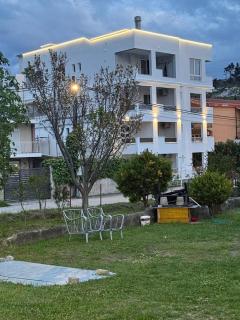Apartments Pericic LUX - Sutomore - 9