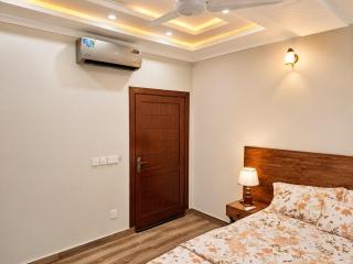Y-Cube Luxury Family Apartment - 6