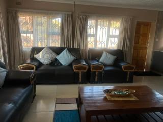 Morden Cottage, Solar, Borehole, Wi-Fi and Pool - 7