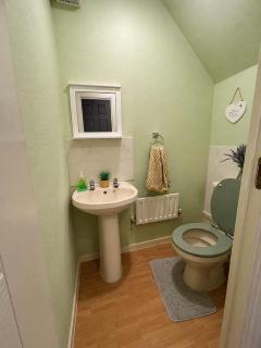 Juniper - A Spacious Four-Bedroom Retreat - 1