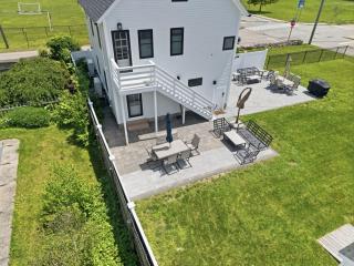 The Seafarers Stay A Nautically Themed 3BR Flat in Stonington Borough - 7