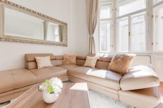 Luxury Riverside Apartments In The Center Of Prague - 7