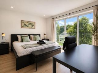 Chic 2-story condo a nature retreat for 6 - 6