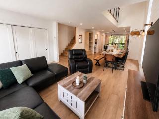 Chic 2-story condo a nature retreat for 6 - 4