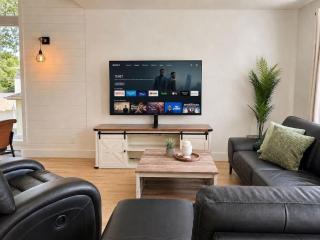 Chic 2-story condo a nature retreat for 6 - 3