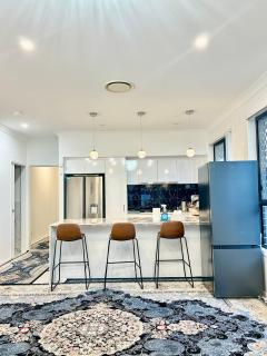 Noble place in Loganlea - 1