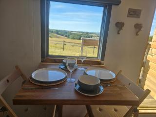 Pretty Off Grid Shepherds Hut - 6