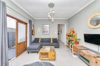Modern and Stylish 2 BD House in Claremont - 2