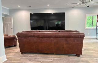 Impeccable Lakefront Luxury with Heated Pool, Hot Tub, Private Dock, Game room, Firepit & Sun Set in Amazing Location - 8