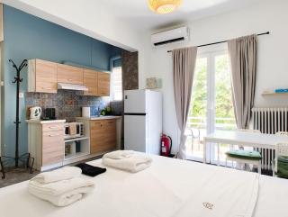 Sunny Studio in Voula Center - 3