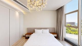 Bright & Elegant 1BR in Bahrain Bay - 8