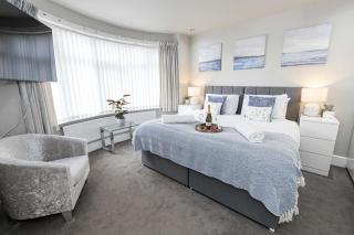 Sarnia Retreat by Grandeur Property - 8