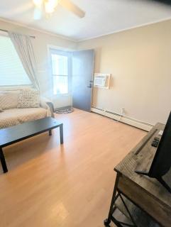 7 Mile beach is across the street Sleeps 3 Pets - 2