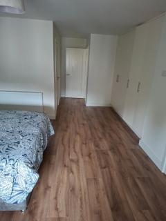 Spacious ensuite bedroom - 5