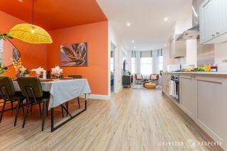 Swithuns House Abode by Grandeur Property - 7