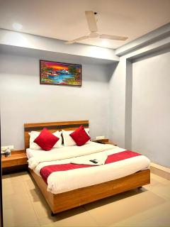 Hotel Happinex Inn - 1