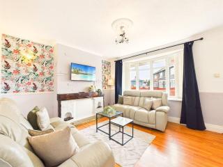 NEW Spacious Middlesbrough Home By Signature Stays - FREE Parking - 9