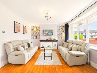 NEW Spacious Middlesbrough Home By Signature Stays - FREE Parking - 6