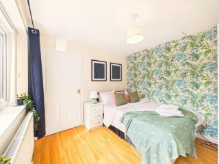 NEW Spacious Middlesbrough Home By Signature Stays - FREE Parking - 3