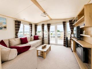 Modern 6 Berth Caravan With Full Decking At Kessingland Beach Ref 90010Td - 1